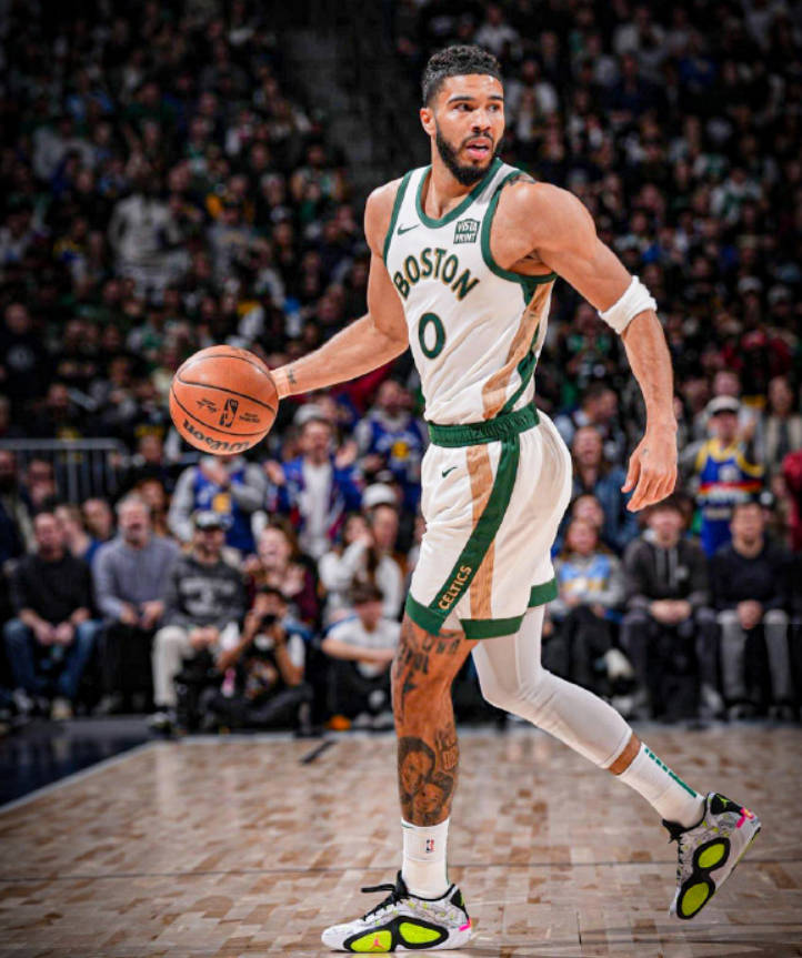 包含梅西与60激战西班牙队分钟浓眉哥在掘金比赛中刷新纪录，这一次真的塔图姆连续三场比赛得分超过精彩发挥的词条