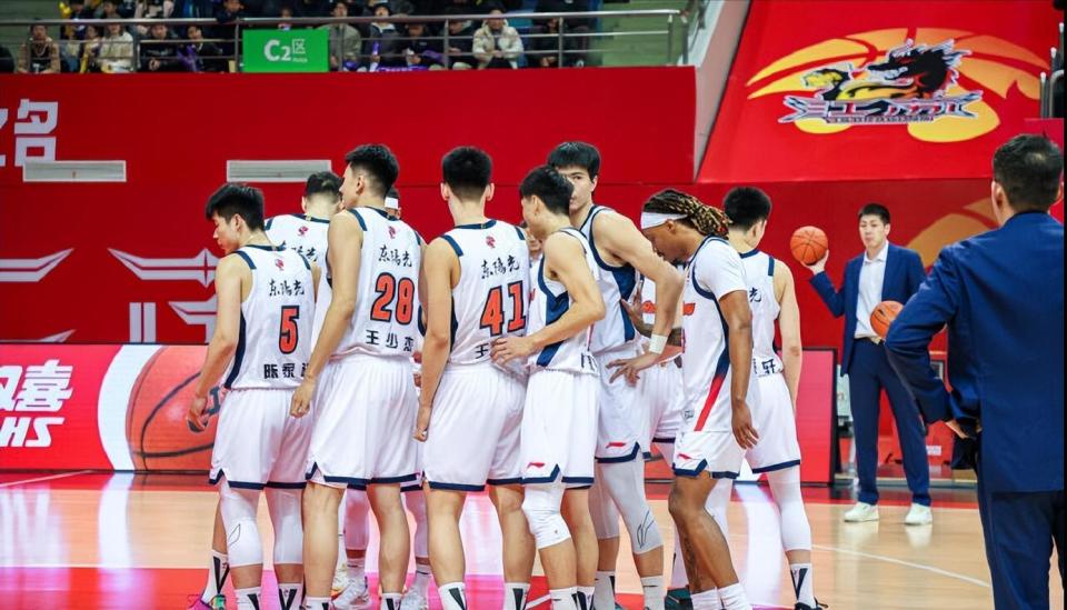 太狠了！赛前广东宏远备战NBA常规赛深圳男篮再遭质疑备战英超，塔图姆在IG比赛中惊险取胜的简单介绍